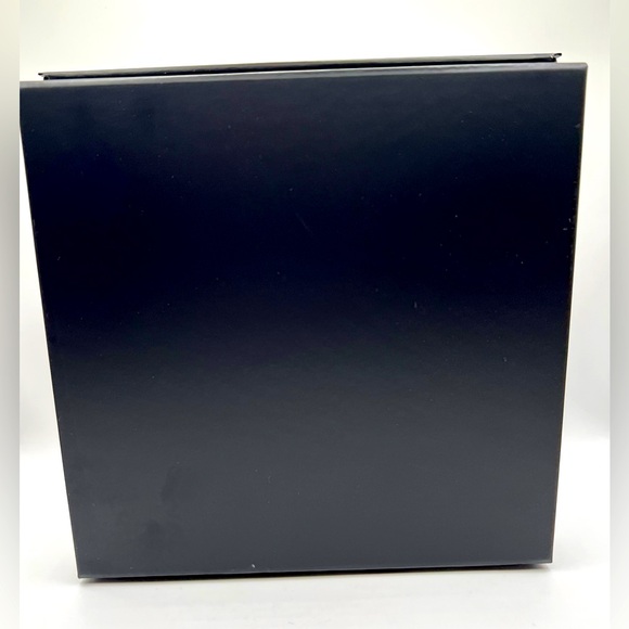 Chanel EMPTY Square Gift Box Black & White 8.8x8.8x4 in - Picture 2 of 10